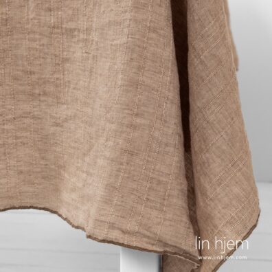 Brun farget 100% linduk.