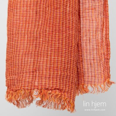 Oransje sjal av 100% linstoff.