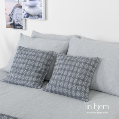STONA lin-bomull sengesett blåaktig grått og ALABAMA putetrekk blåaktig grått med romber, jacquard