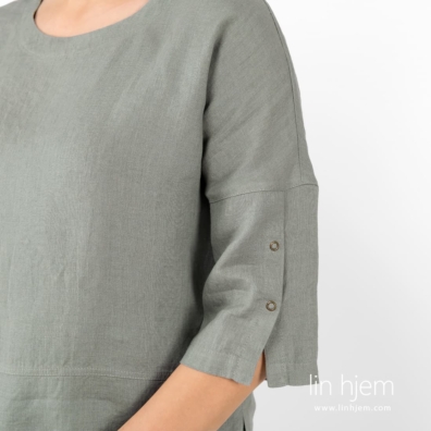DAPHNE grønn linbluse med 3/4 ermer med trykk