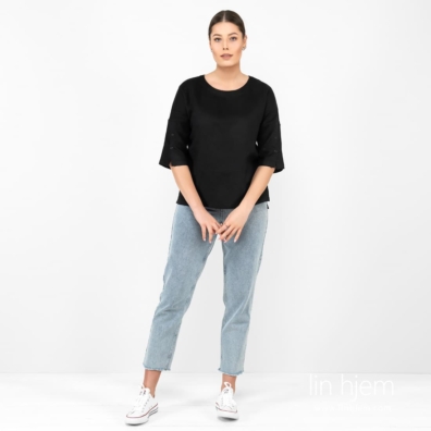 DAPHNE svart linbluse med rund hals