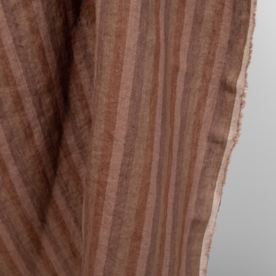 Linstoff med brune striper vasket, mykt, skånsomt