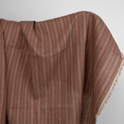 Linstoff med vertikale brune striper