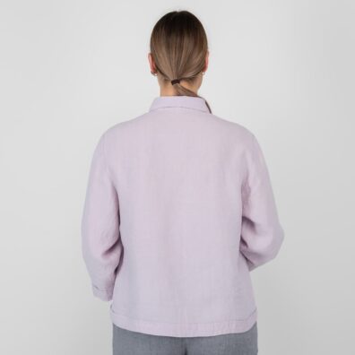 Lilla linbluse / skjortebluse i løs, rett silhuett med hoftelengde