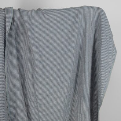 Linstoff med blå striper vasket