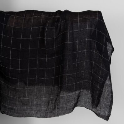 Linstoff svart-naturgrått rutete gjennomsiktig vasket