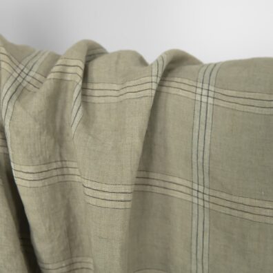 Brungrått rutete linstoff vasket 145cm bredt