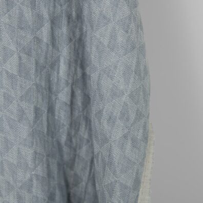 Grått linstoff med geometrisk mønster jacquard, dobbeltlag, vasket