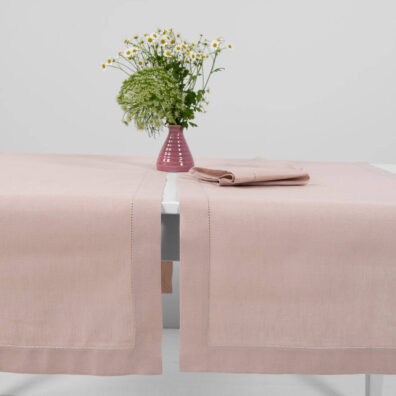 Halvlin bordløper gammelrosa med 4cm brettet kant